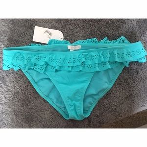 Jessica Simpson never worn swim bottoms