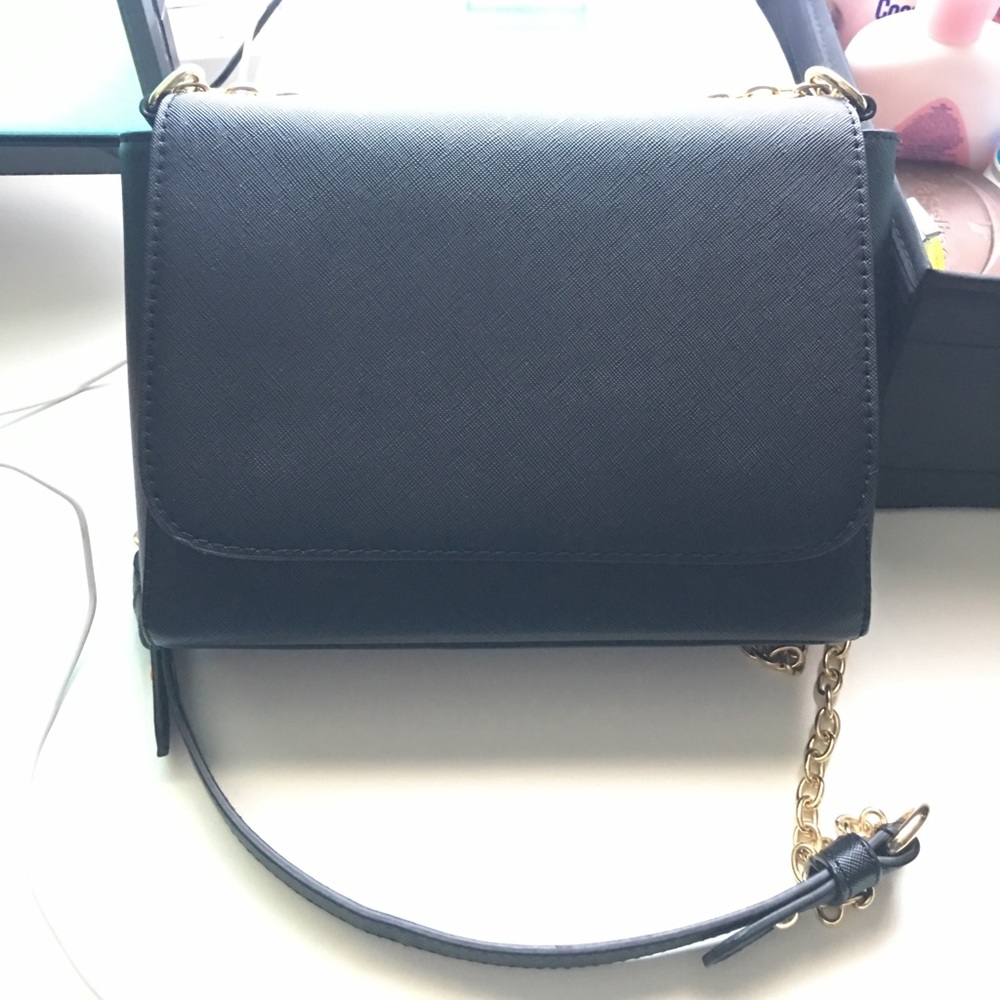 Black crossbody / shoulder bag