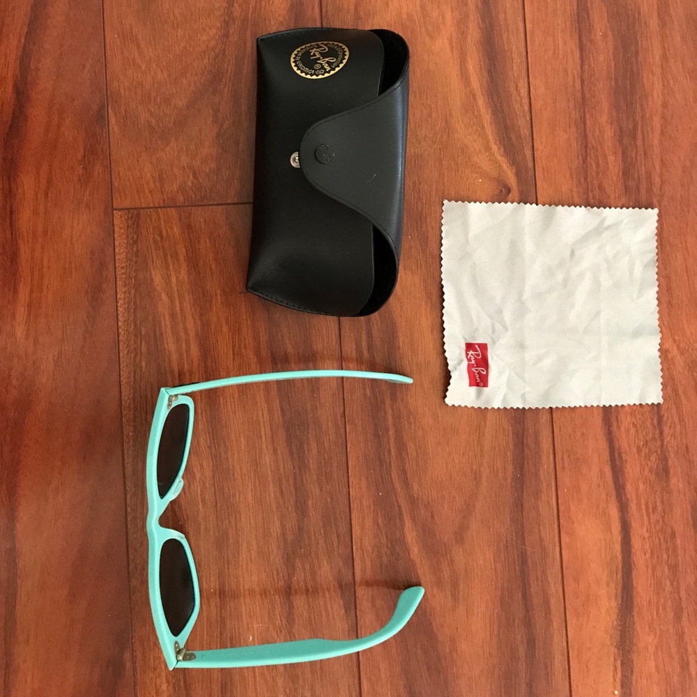 Ray-Ban Wayfarers (Baby Blue)