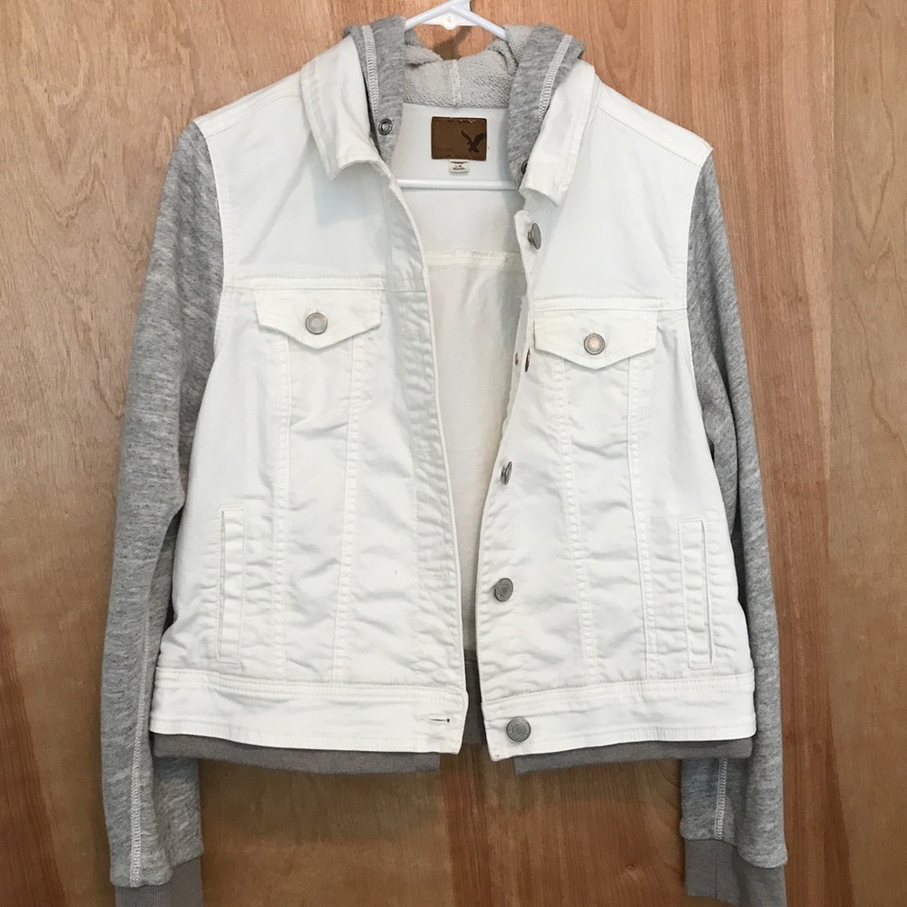 American Eagle Outfitters L white denim jacket