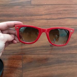 Ray-Ban wayfarers (Red)