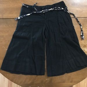 Wide-leg linen Capri pants