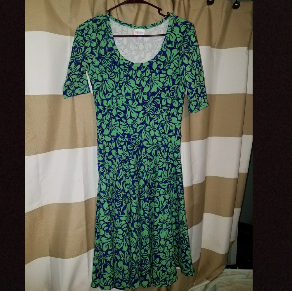 **SOLD**Lularoe Nicole Small