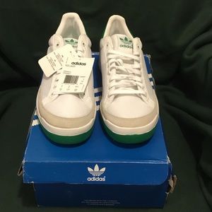 New in box Adidas Rod Laver Men Size 9 1/2