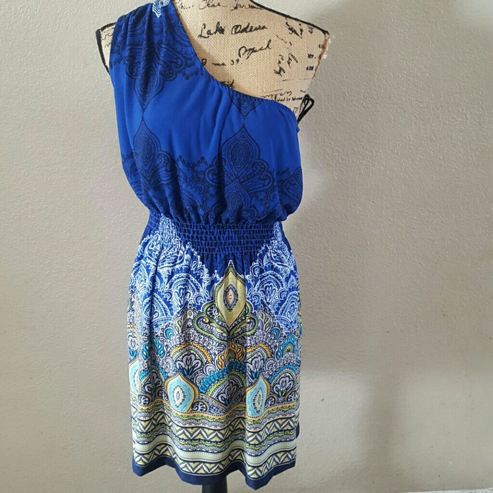 One shoulder dress
