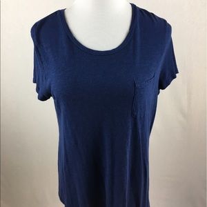 Simple tee with pocket