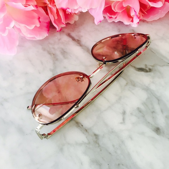New in!🌸 "Valencia" || Mirrored Rose Sunglasses - Picture 2 of 6