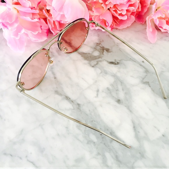 New in!🌸 "Valencia" || Mirrored Rose Sunglasses - Picture 3 of 6