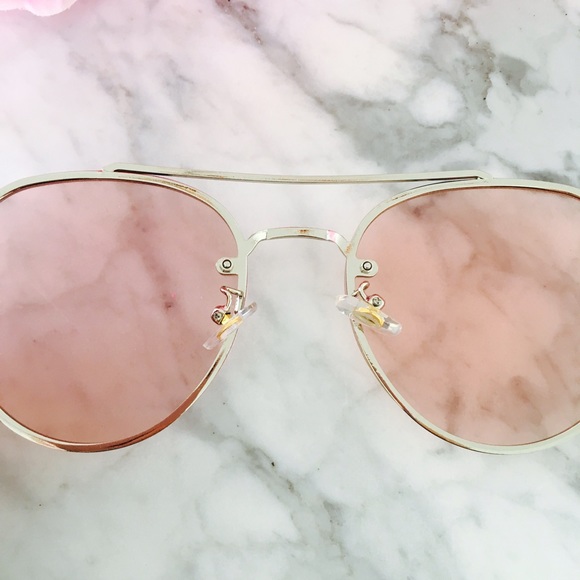 New in!🌸 "Valencia" || Mirrored Rose Sunglasses - Picture 4 of 6
