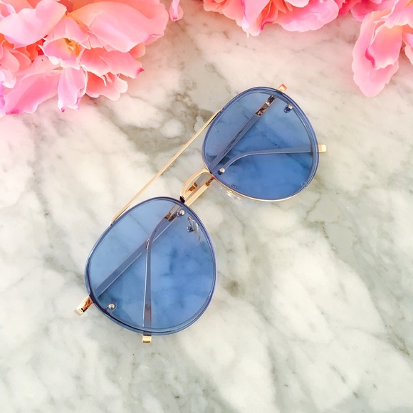 New in!🌸 "Valencia" || Mirrored Rose Sunglasses - Picture 5 of 6