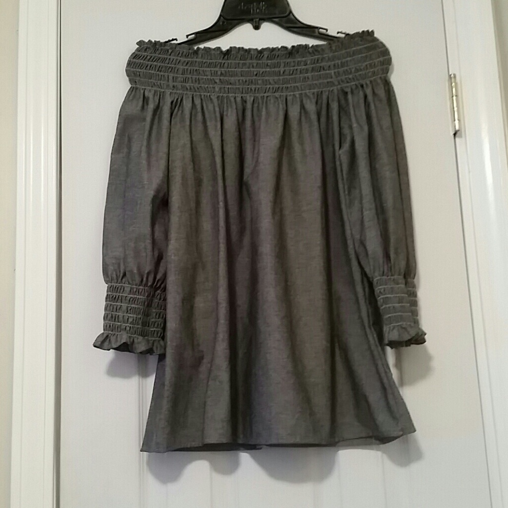 New Off The Shoulder Top sz.Med