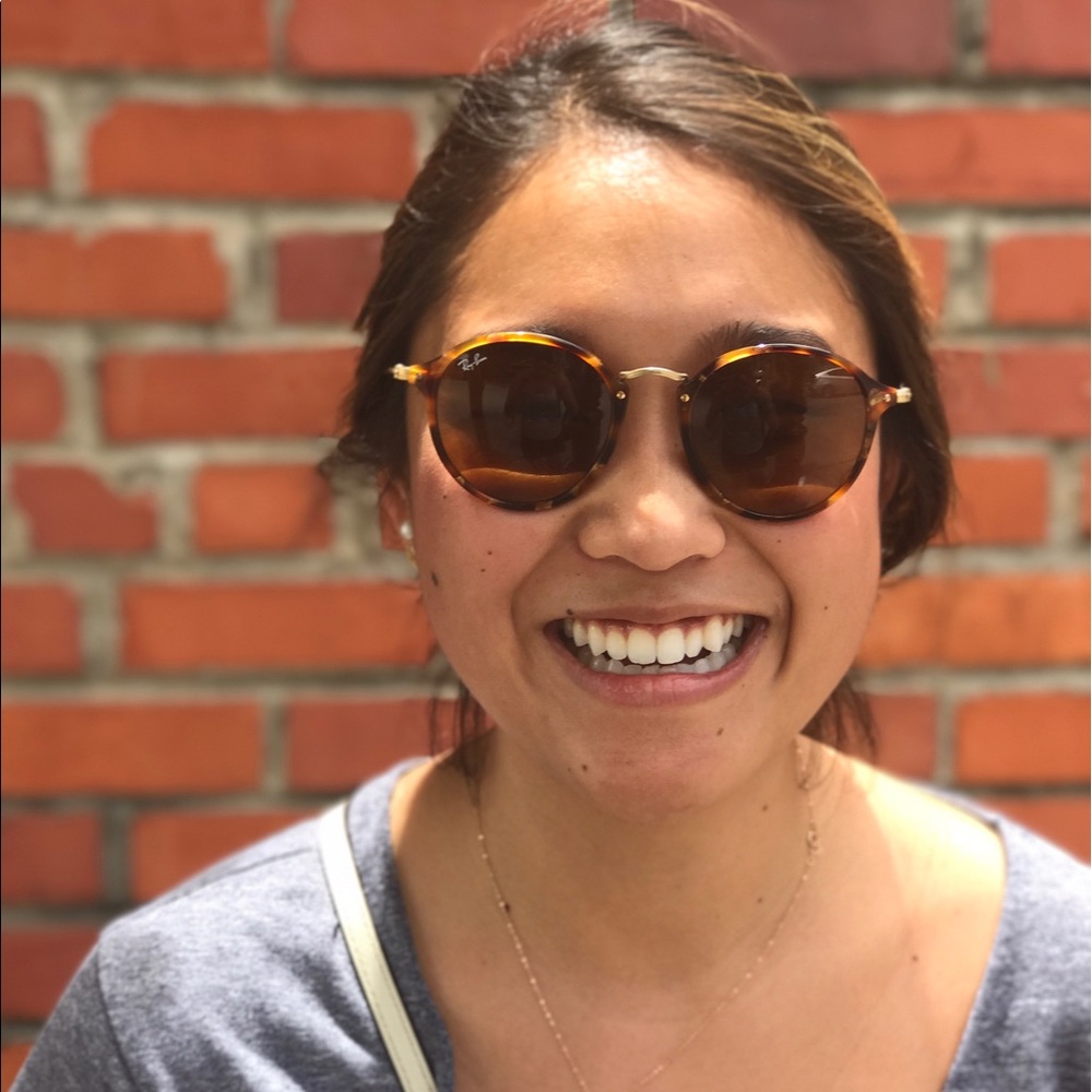 Meet your Posher, Leticia
