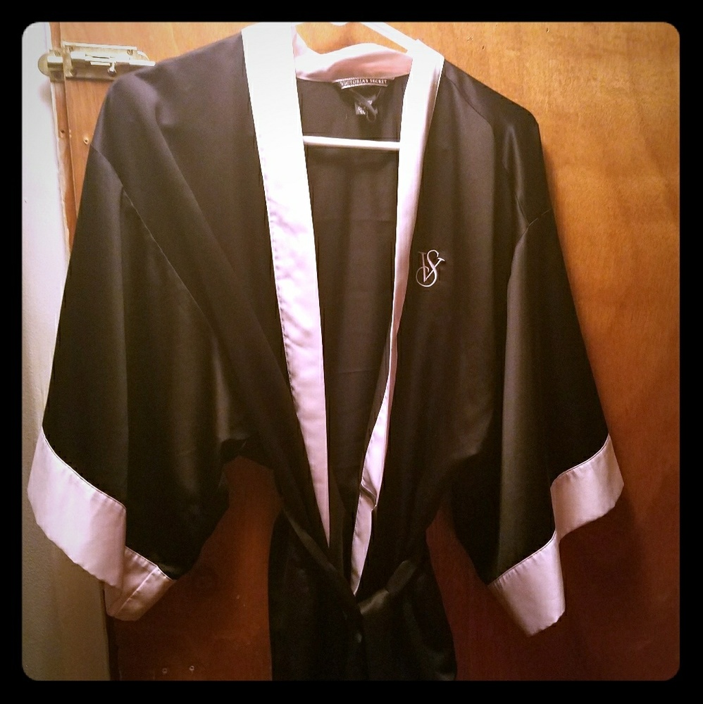 VS Silk Robe