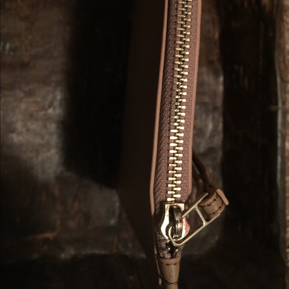 NWT Barneys New York Tan Leather Wristlet - Picture 7 of 8