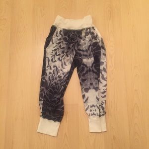 Lululemon printed pants NEVER WORN