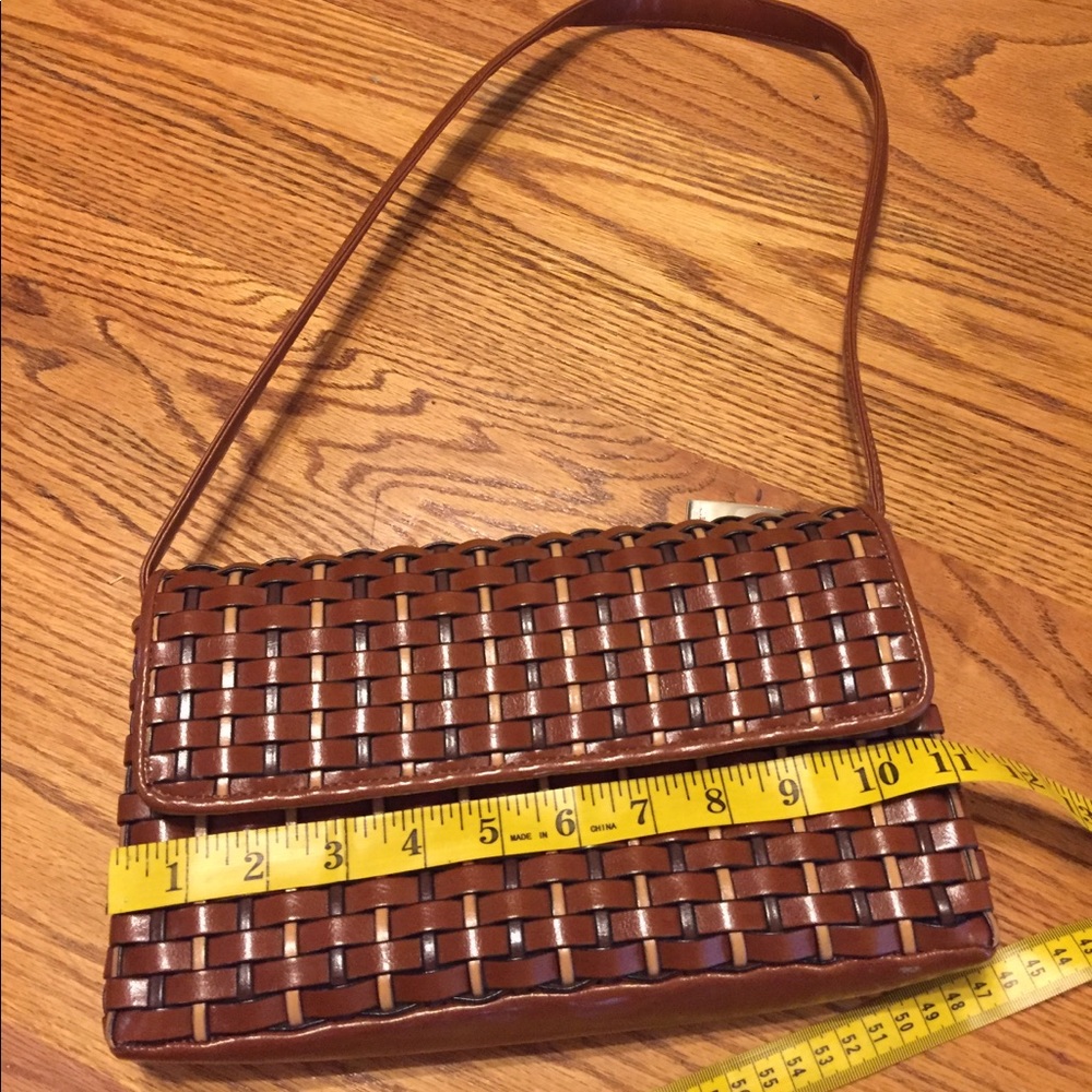Nine West leather woven purse in great condition