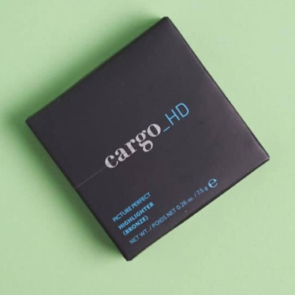 NWT Cargo HD Picture Perfect Highlighter in Bronze