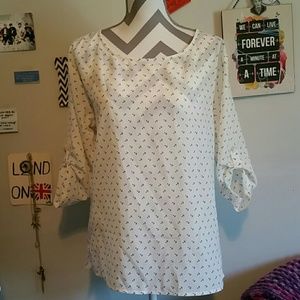 Old Navy cream and navy anchor top