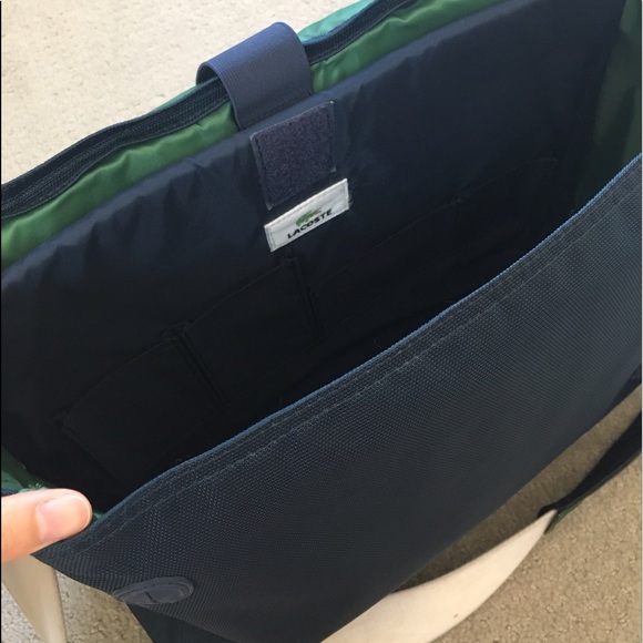🎉✨HP✨🎉 SOLD Lacoste laptop messenger bag - Picture 4 of 8