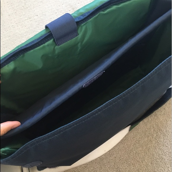 🎉✨HP✨🎉 SOLD Lacoste laptop messenger bag - Picture 5 of 8