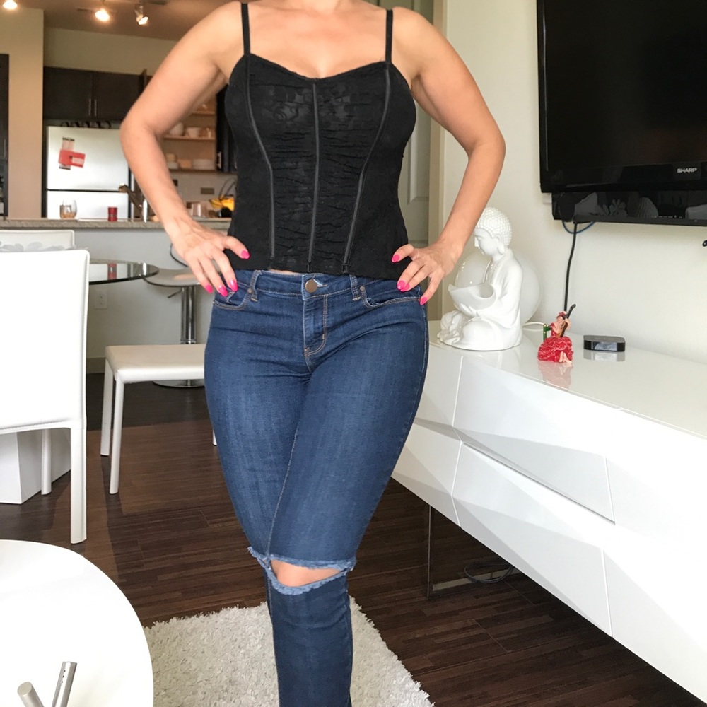 GOREGOUS BEBE SUMMER TOP