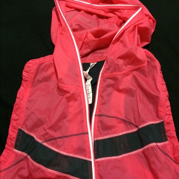 Lululemon - Run Like The Wind CORAL PINK Vest - Picture 8 of 8