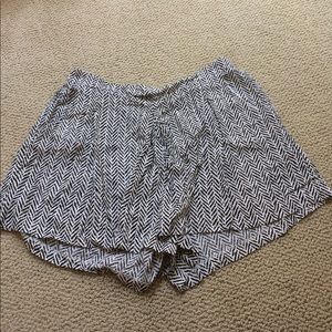 Old navy high waisted flows shorts