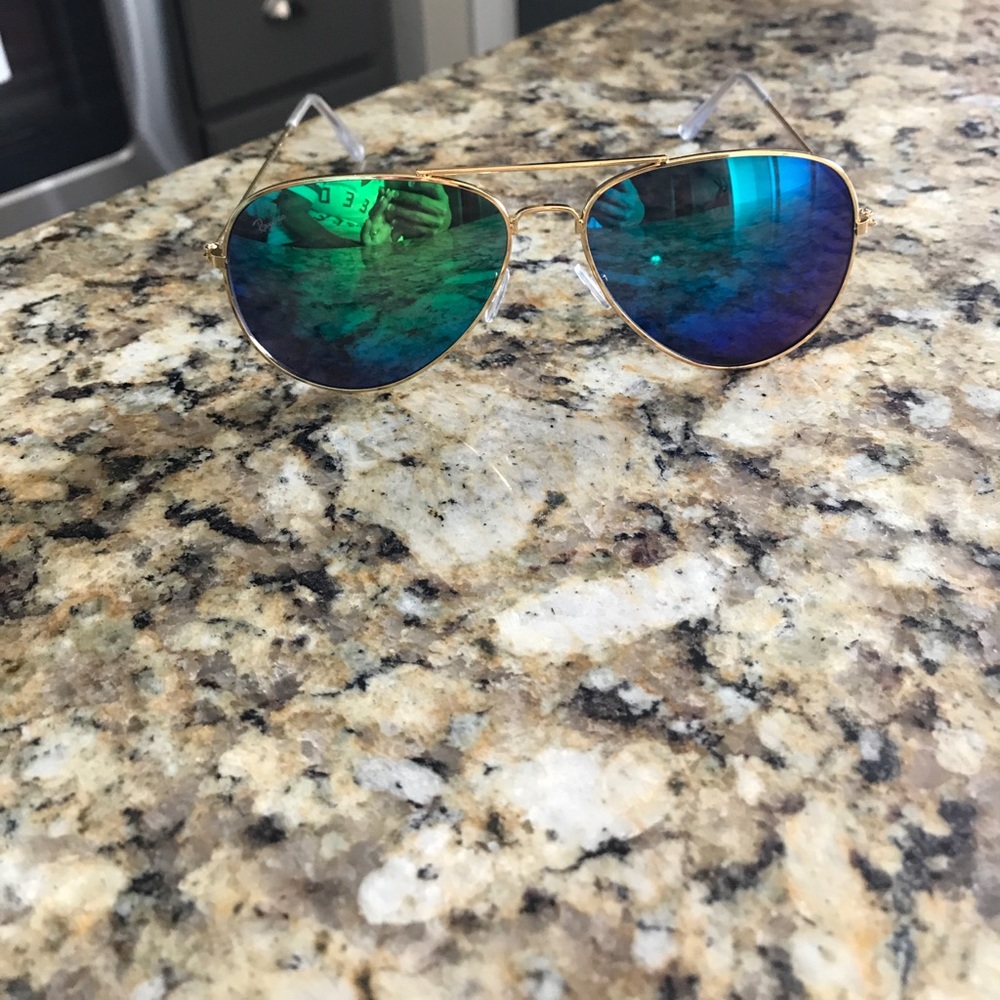Non authentic Ray Ban aviators blue/green