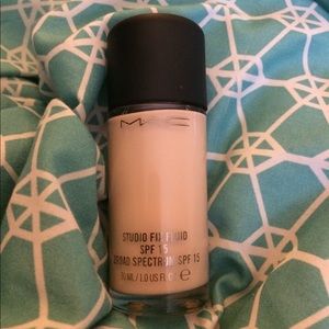 Mac Studio fix fluid foundation N4