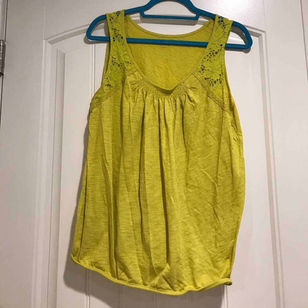 Casual sleeveless tank.