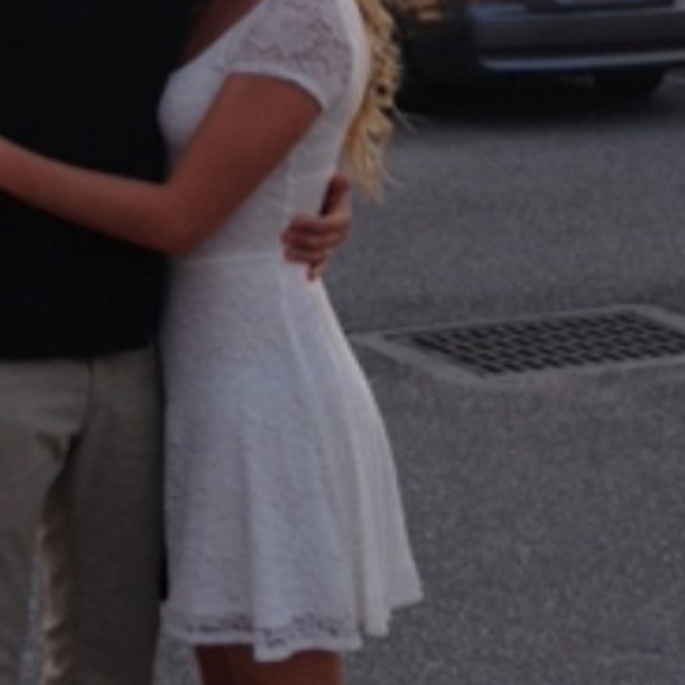 Small white Lace flowy Abercrombie dress