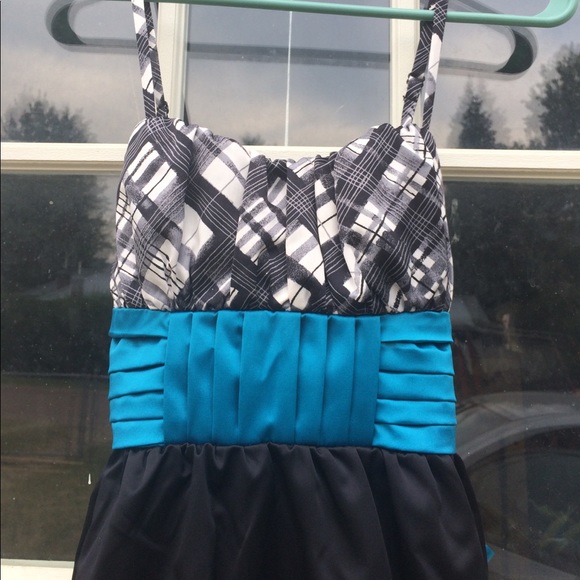 Dress - Picture 2 of 6