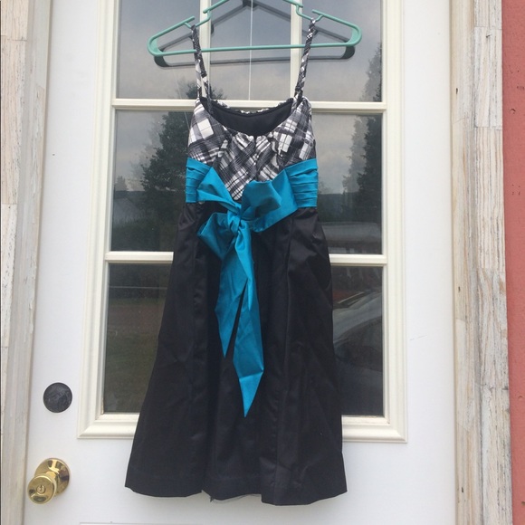 Dress - Picture 3 of 6