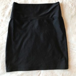 NWOT Silky stretchy black mini skirt