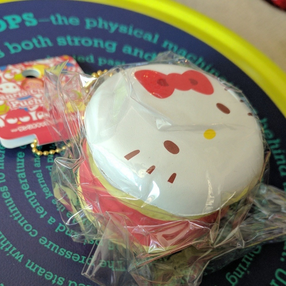 RARE LICENSED HELLO KITTY 🍓 SHORTCAKE  SQUISHY