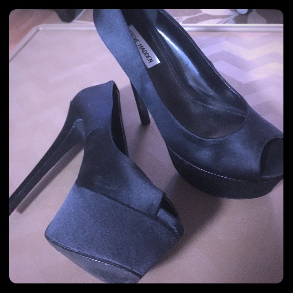 Steve Madden sexy satin pumps