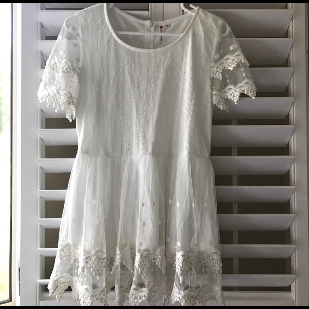 White journey five lace top