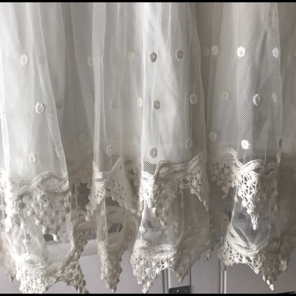 White journey five lace top - Picture 3 of 5