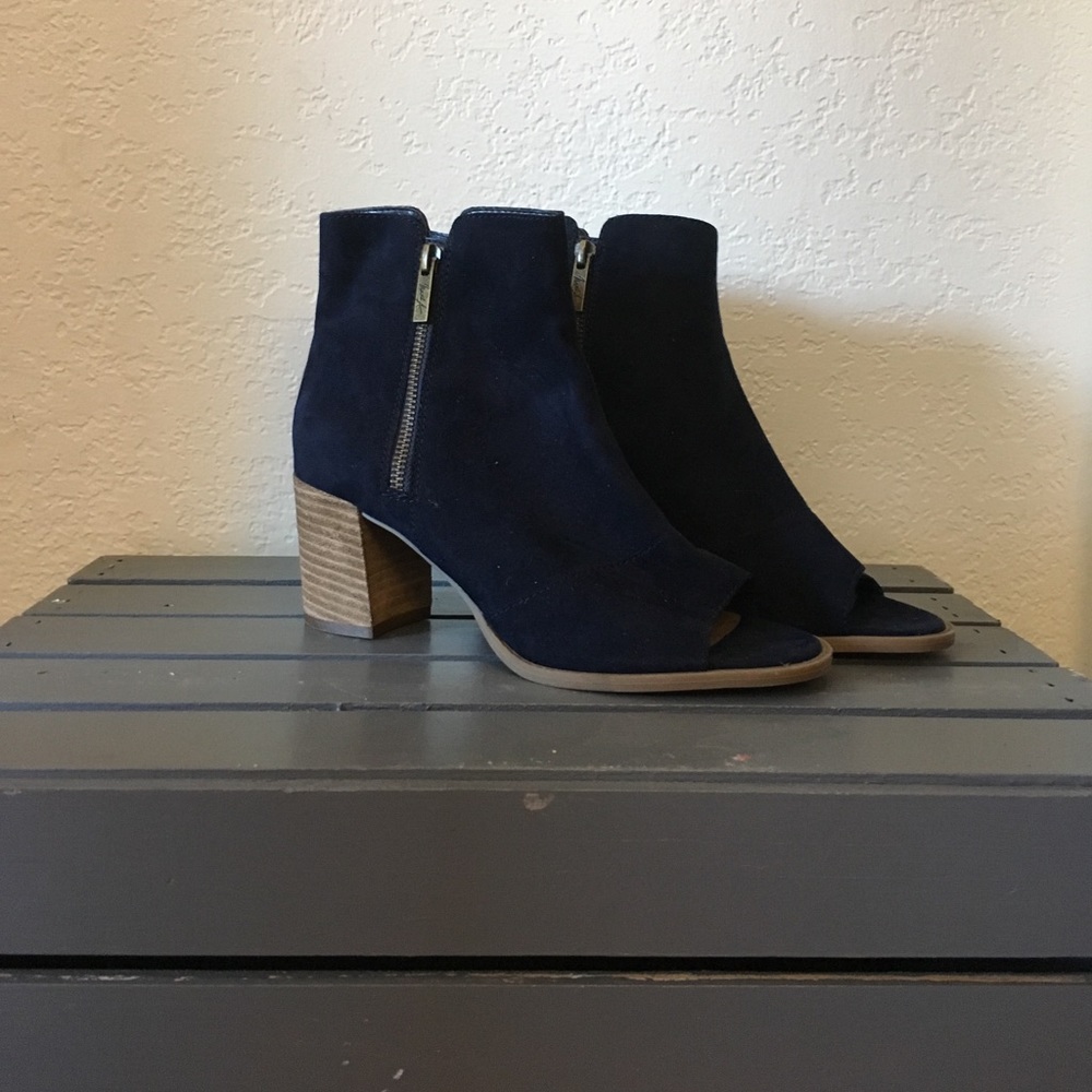 Blue peep-toe zip booties