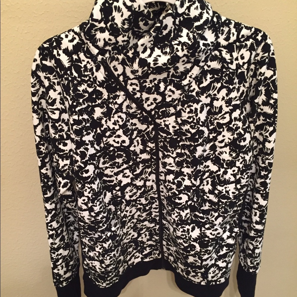 Lululemon: Fleur sombre cozy cuddle up jacket