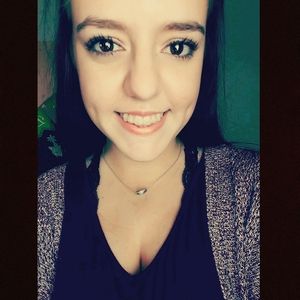 Meet your Posher, Alorah