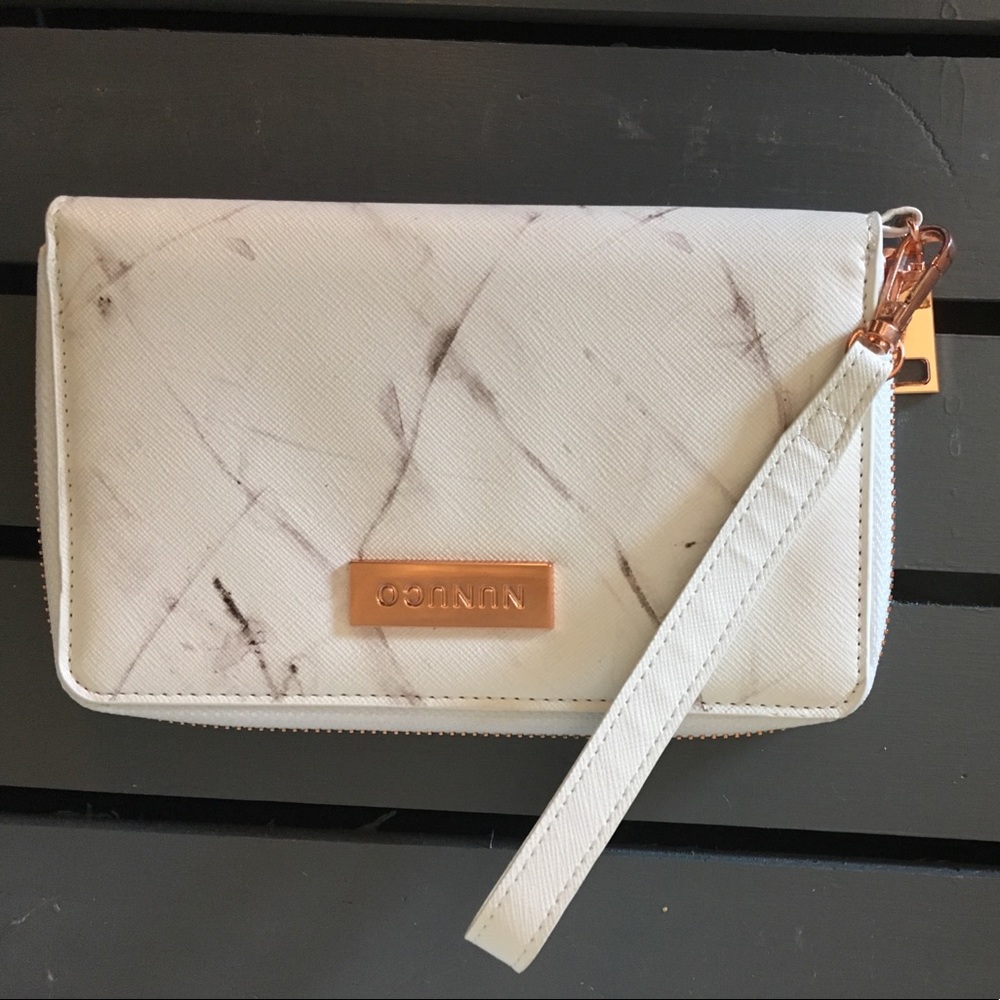 Marbled wristlet