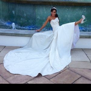Bridal dress (Jorge Manuel designer)