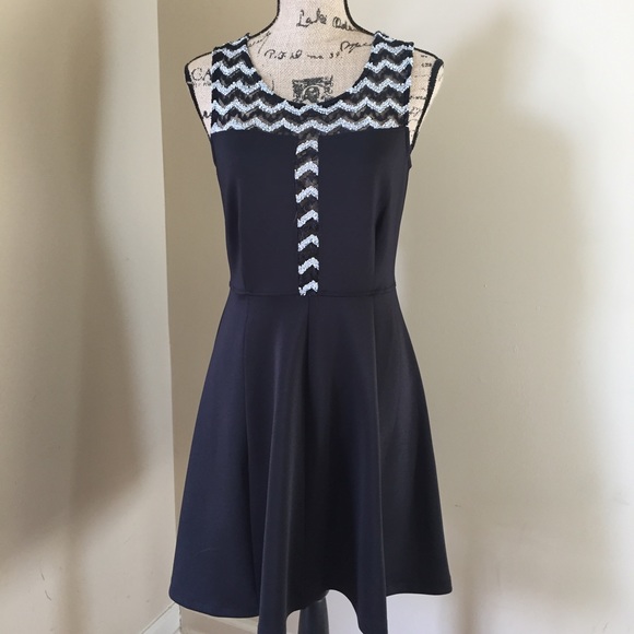 En Focus Studio 6 Dresses & Skirts - En Focus Studio 6 Dress