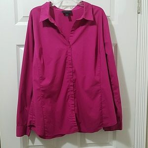 Worthington Fuschia fitted button down top