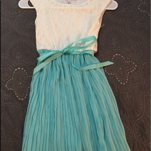 A kids dress 👗 - Picture 1 of 4