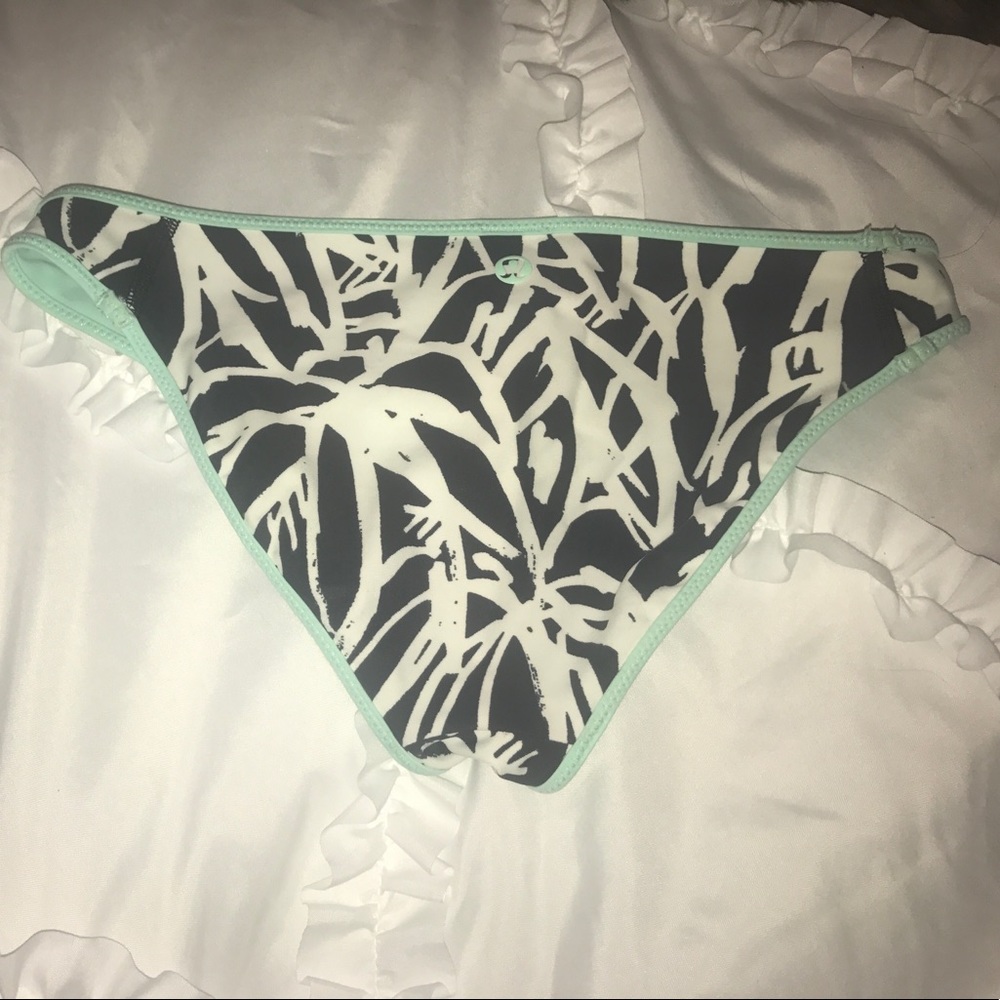 Lululemon Swimsuit Reversible Bottoms