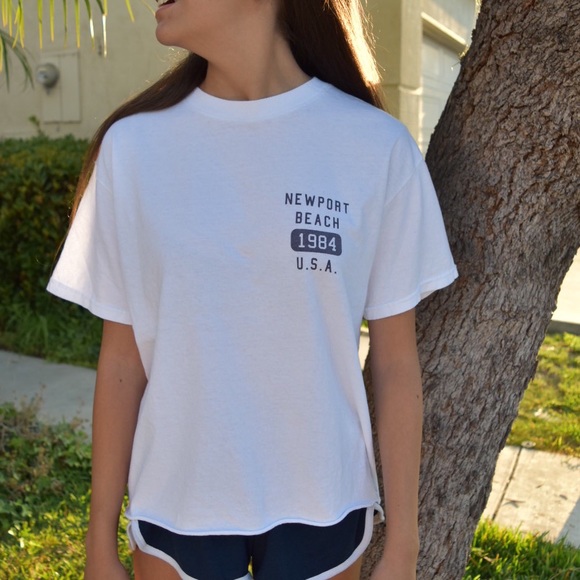 Brandy Melville Tops - Brandy Melville Newport Beach top 🌊