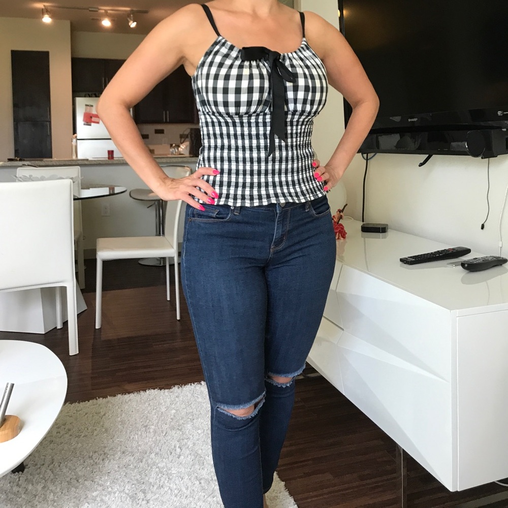 GORGEOUS BEBE SUMMER TOP