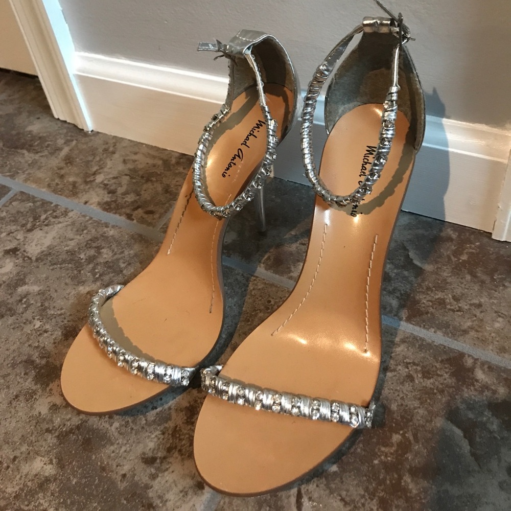 Heels - Picture 2 of 4